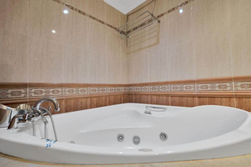 Con Jacuzzi Y Parking En San Pedro - Del Valle 72 2 Apartamento *